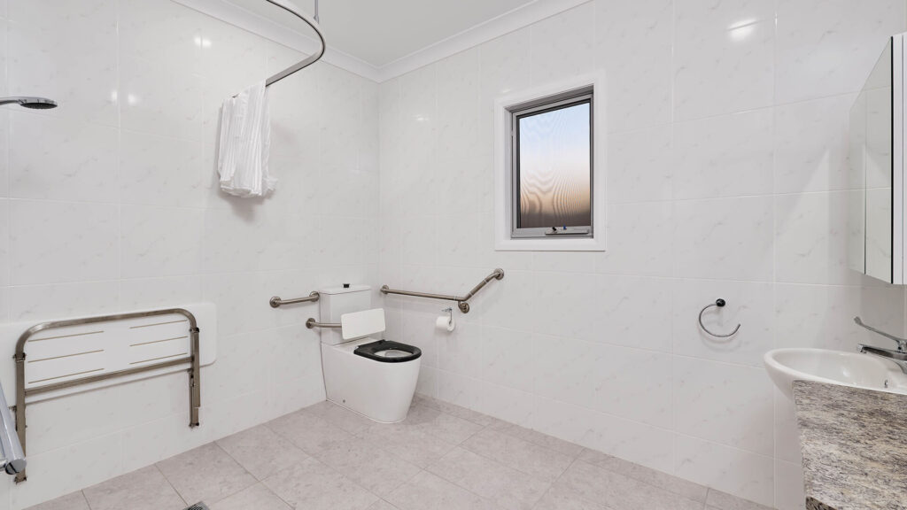 Llyod 127 Property Image - Bathroom