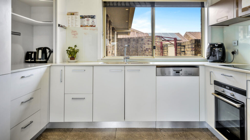 Ballina 131 Property Image - Kitchen