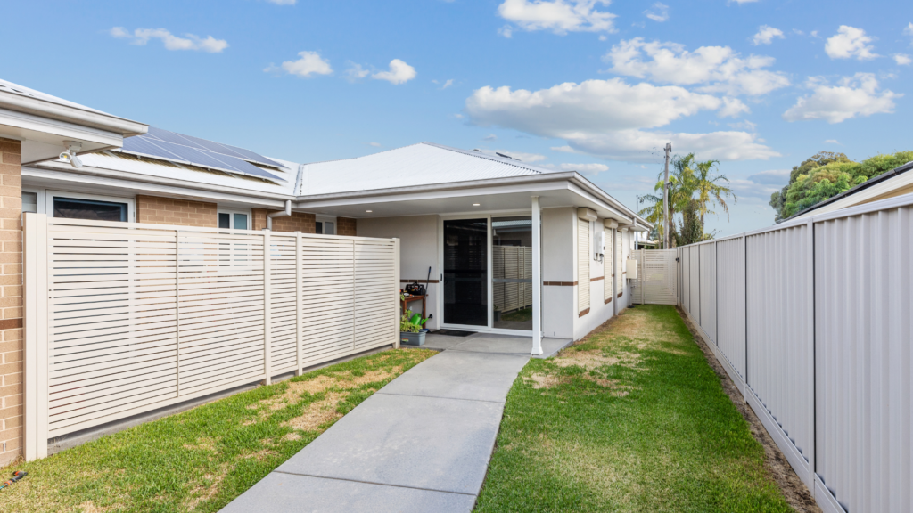 Wagga Wagga 124 Property Image - Side