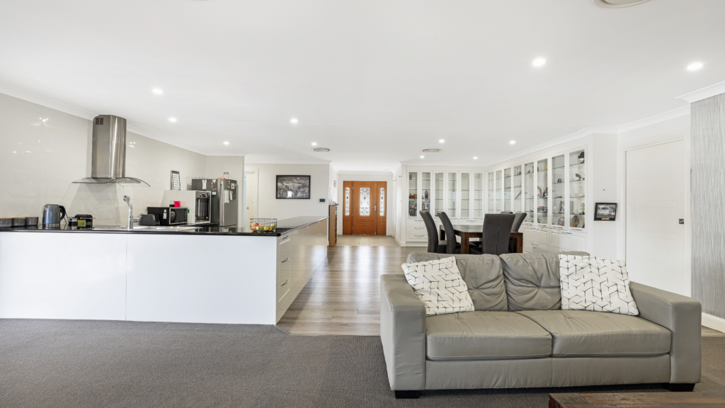 North Tamworth 117 Property Image - living