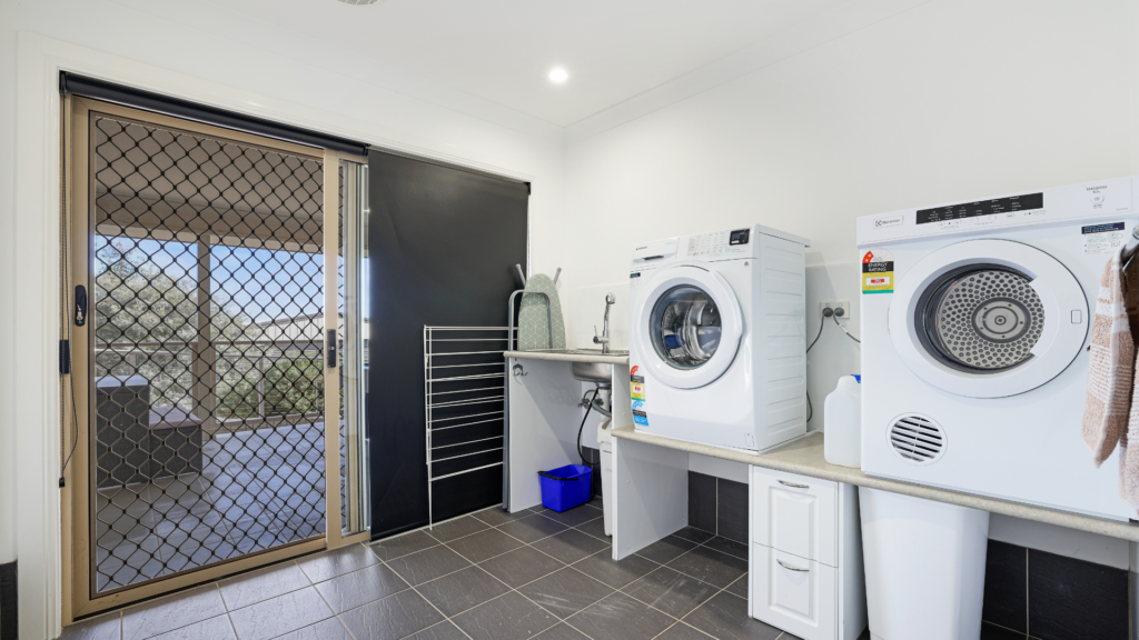 North Tamworth 117 Property Image - laundry